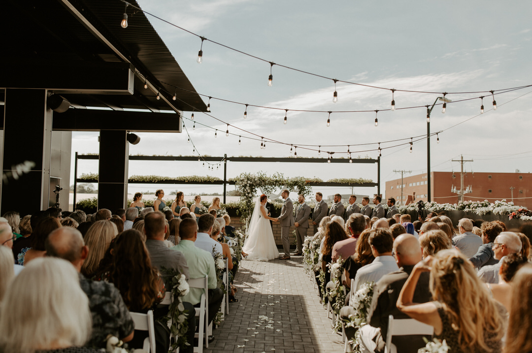 outdoor wedding ceremony pros and cons